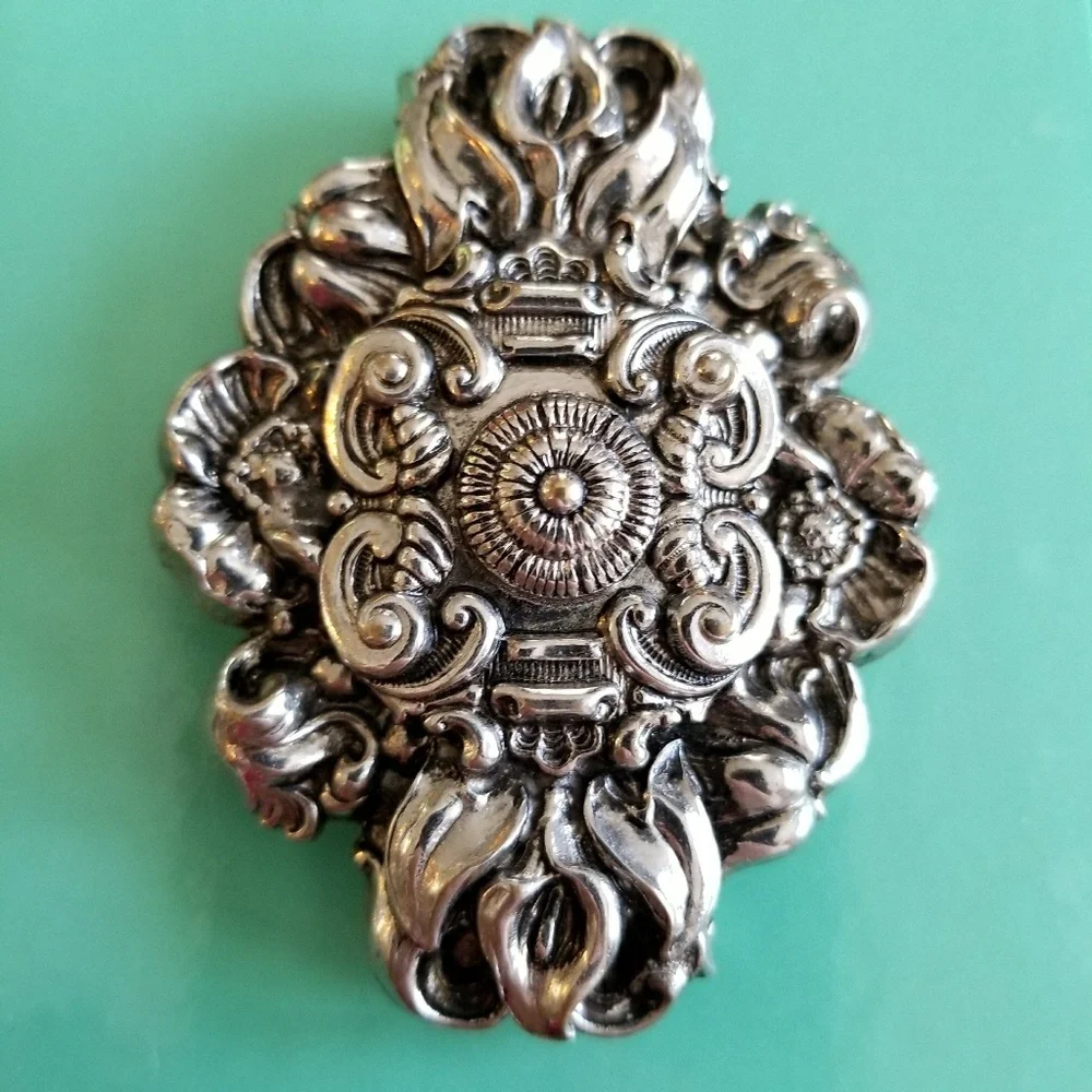 Vintage clip large ornate dress repousse silver tone metal fur clip